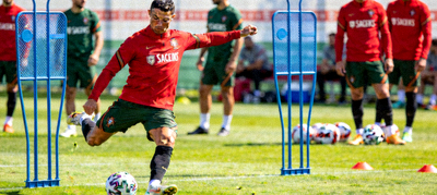 C罗在葡萄牙国家队训练中